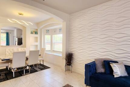 Elegant Solana Retreat Near Orlando’s Top Attractions - Davenport, Florida
