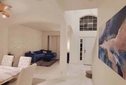 Elegant Solana Retreat Near Orlando’s Top Attractions - Davenport, Florida