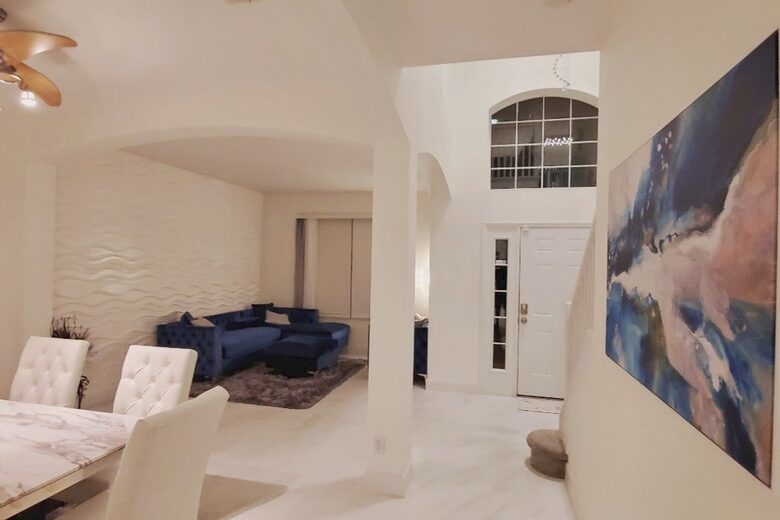 Elegant Solana Retreat Near Orlando’s Top Attractions - Davenport, Florida