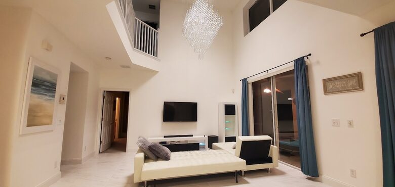 Elegant Solana Retreat Near Orlando’s Top Attractions - Davenport, Florida
