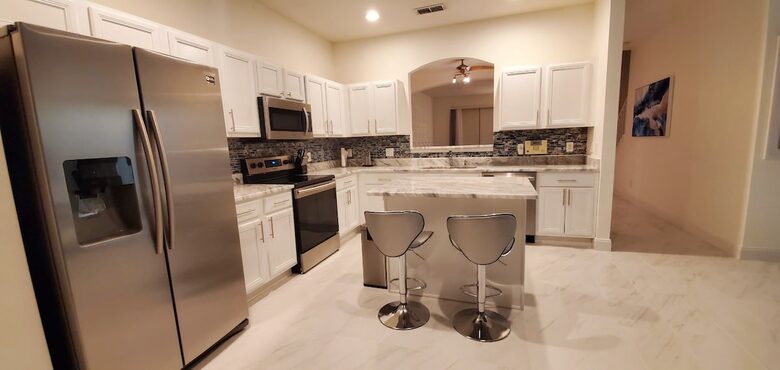 Elegant Solana Retreat Near Orlando’s Top Attractions - Davenport, Florida
