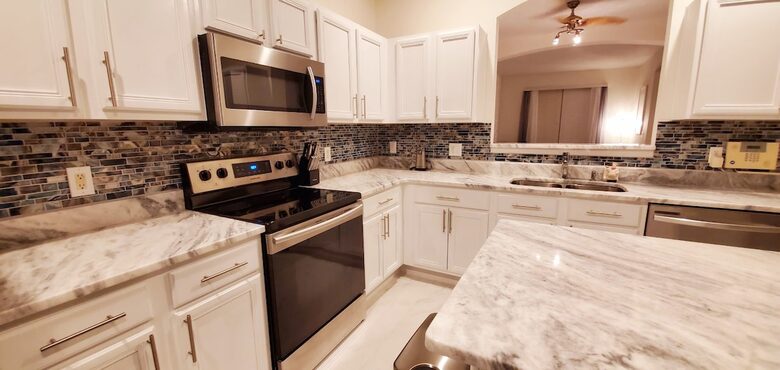 Elegant Solana Retreat Near Orlando’s Top Attractions - Davenport, Florida