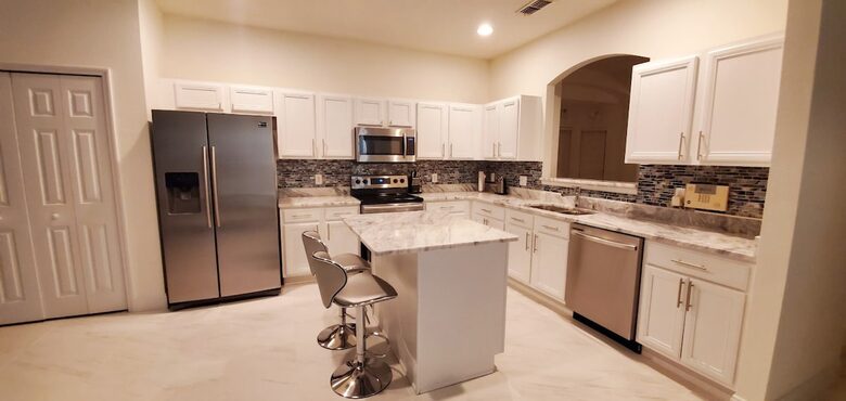Elegant Solana Retreat Near Orlando’s Top Attractions - Davenport, Florida