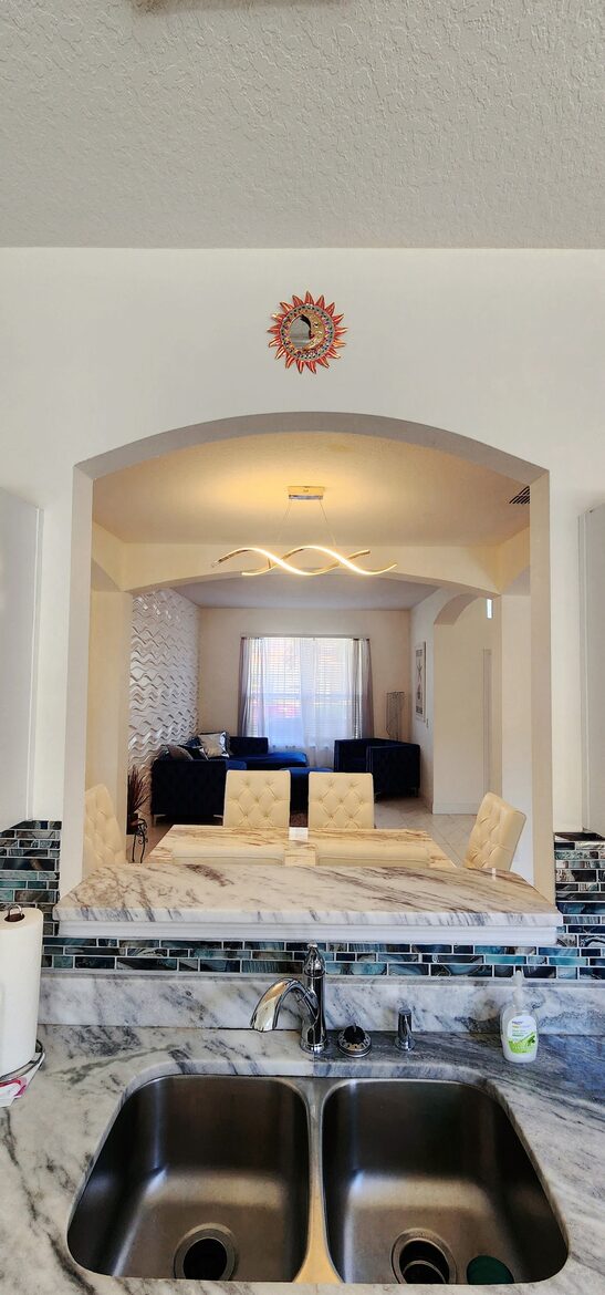 Elegant Solana Retreat Near Orlando’s Top Attractions - Davenport, Florida