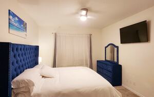 Elegant Solana Retreat Near Orlando’s Top Attractions - Davenport, Florida