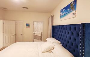 Elegant Solana Retreat Near Orlando’s Top Attractions - Davenport, Florida