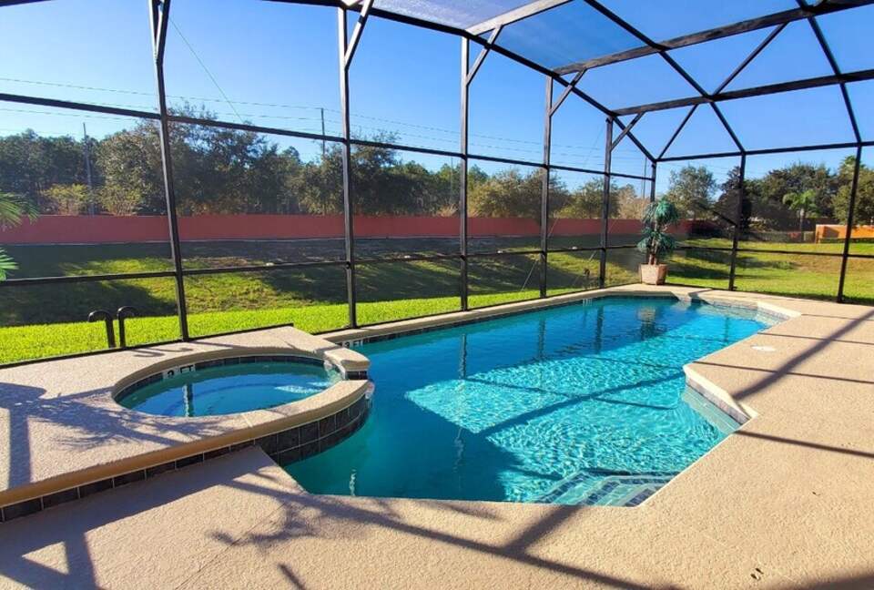 Elegant Solana Retreat Near Orlando’s Top Attractions - Davenport, Florida