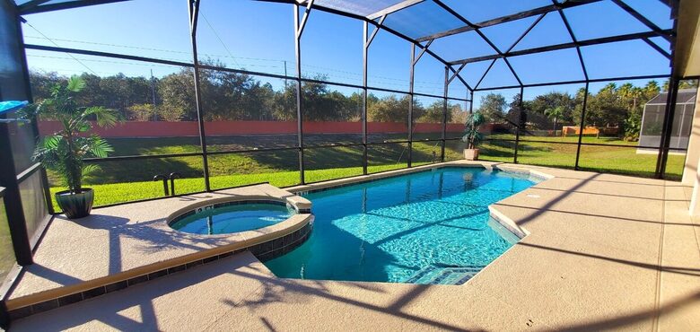 Elegant Solana Retreat Near Orlando’s Top Attractions - Davenport, Florida
