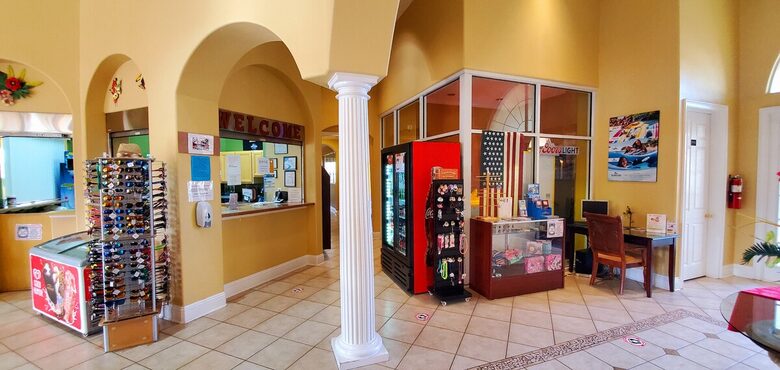 Elegant Solana Retreat Near Orlando’s Top Attractions - Davenport, Florida