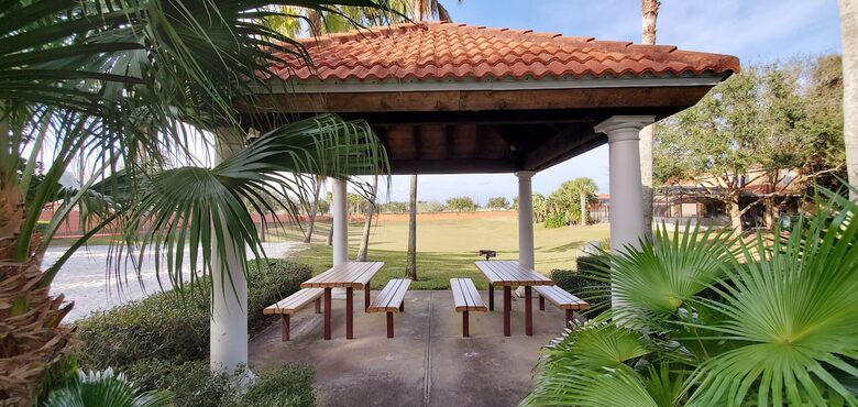 Elegant Solana Retreat Near Orlando’s Top Attractions - Davenport, Florida