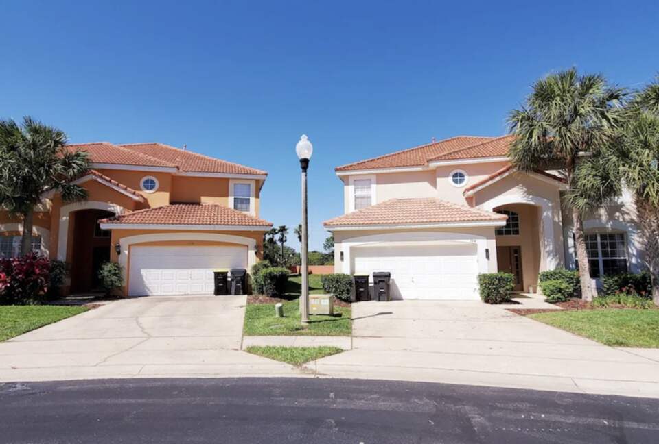 Two Sophisticated Villas with Private Pools in Davenport’s Premier Resort Community - Davenport, Florida