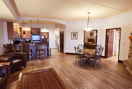 Cozy Wisconsin Dells Penthouse with River Access - Wisconsin Dells, Wisconsin