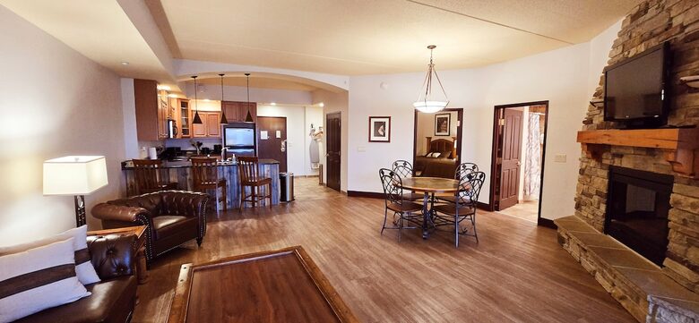 Cozy Wisconsin Dells Penthouse with River Access - Wisconsin Dells, Wisconsin