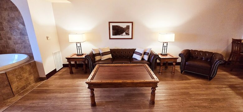 Cozy Wisconsin Dells Penthouse with River Access - Wisconsin Dells, Wisconsin