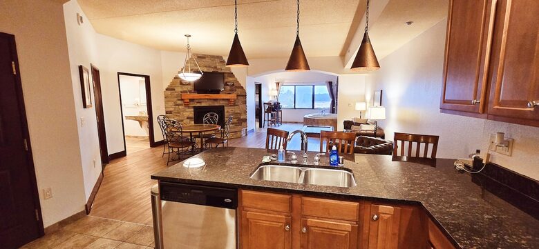 Cozy Wisconsin Dells Penthouse with River Access - Wisconsin Dells, Wisconsin
