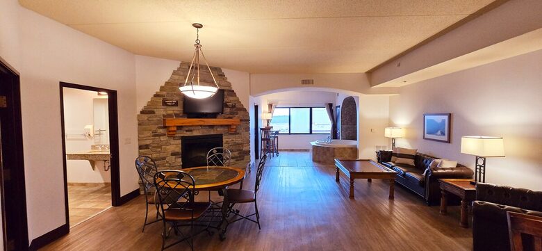 Cozy Wisconsin Dells Penthouse with River Access - Wisconsin Dells, Wisconsin