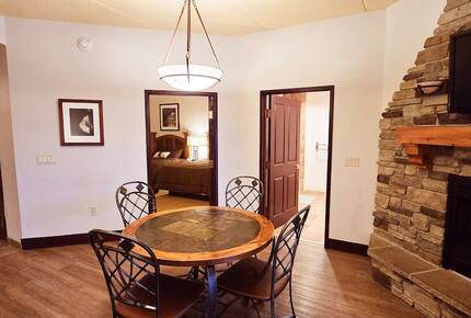 Cozy Wisconsin Dells Penthouse with River Access - Wisconsin Dells, Wisconsin