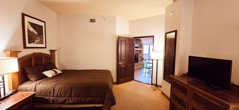 Cozy Wisconsin Dells Penthouse with River Access - Wisconsin Dells, Wisconsin