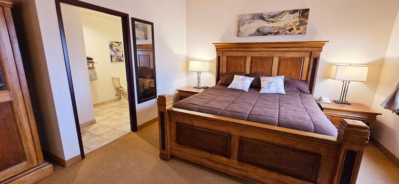 Cozy Wisconsin Dells Penthouse with River Access - Wisconsin Dells, Wisconsin