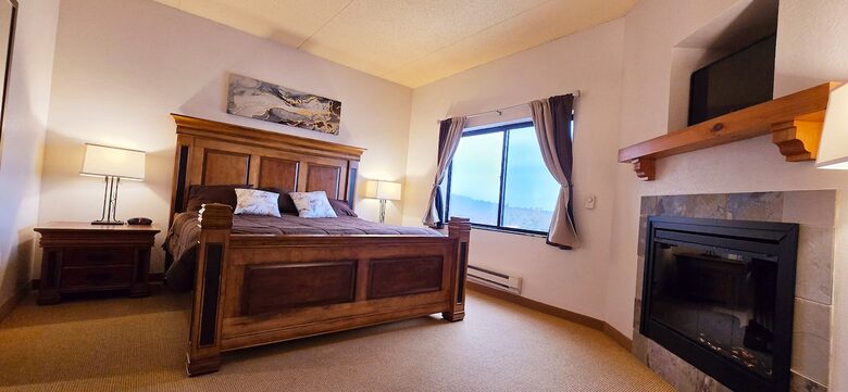 Cozy Wisconsin Dells Penthouse with River Access - Wisconsin Dells, Wisconsin