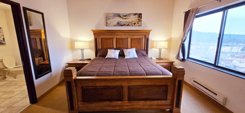 Cozy Wisconsin Dells Penthouse with River Access - Wisconsin Dells, Wisconsin