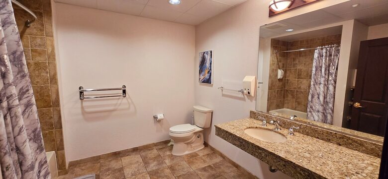 Cozy Wisconsin Dells Penthouse with River Access - Wisconsin Dells, Wisconsin
