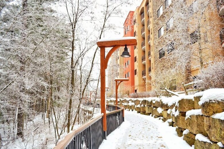 Cozy Wisconsin Dells Penthouse with River Access - Wisconsin Dells, Wisconsin
