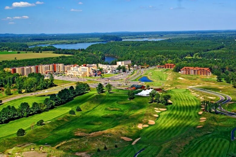 Cozy Wisconsin Dells Penthouse with River Access - Wisconsin Dells, Wisconsin