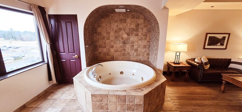 Cozy Wisconsin Dells Penthouse with River Access - Wisconsin Dells, Wisconsin