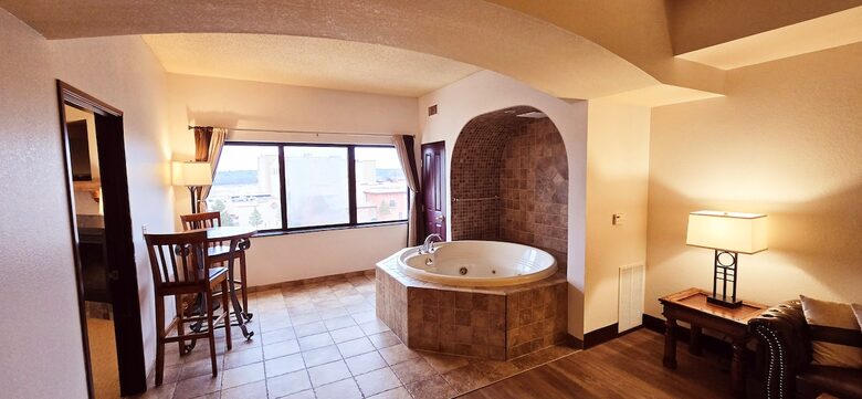 Cozy Wisconsin Dells Penthouse with River Access - Wisconsin Dells, Wisconsin