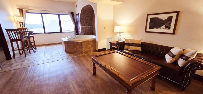 Cozy Wisconsin Dells Penthouse with River Access - Wisconsin Dells, Wisconsin
