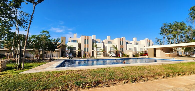 Contemporary Light-Filled Sanctuary with Club-Level Amenities - Playa del Carmen, Q.R.,, Mexico