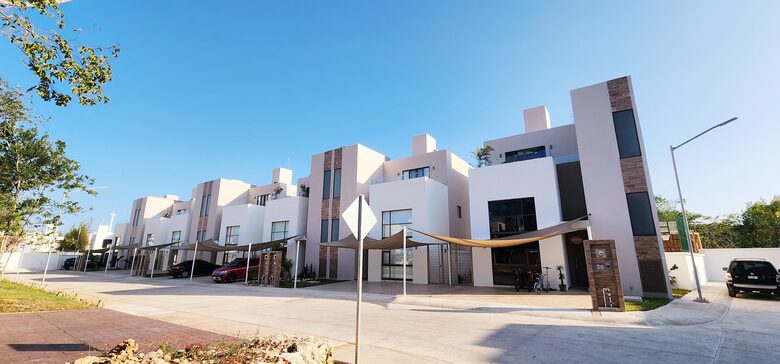 Contemporary Light-Filled Sanctuary with Club-Level Amenities - Playa del Carmen, Q.R.,, Mexico