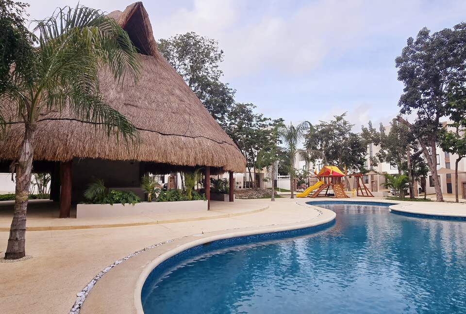 Contemporary Light-Filled Sanctuary with Club-Level Amenities - Playa del Carmen, Q.R.,, Mexico