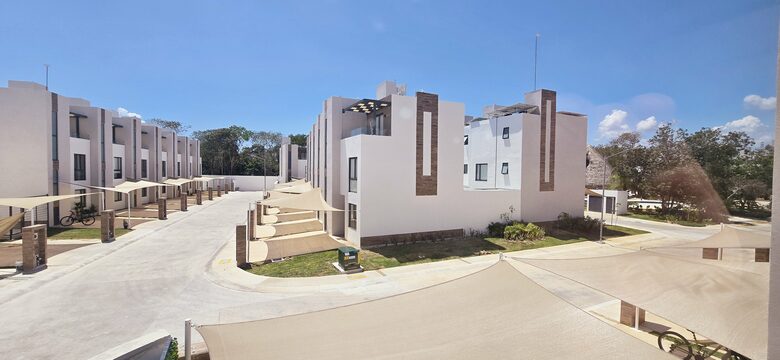 Contemporary Light-Filled Sanctuary with Club-Level Amenities - Playa del Carmen, Q.R.,, Mexico