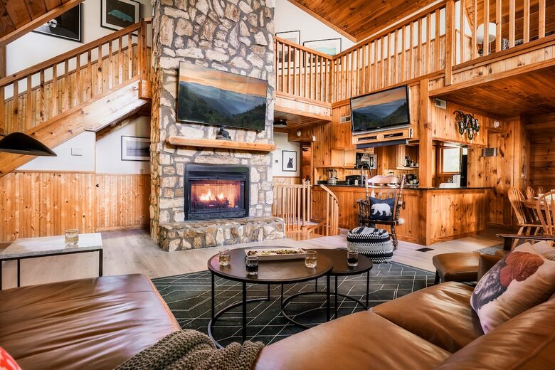 Nature-Inspired Escape in the Smokies - Gatlinburg, Tennessee