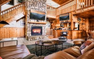 Nature-Inspired Escape in the Smokies - Gatlinburg, Tennessee