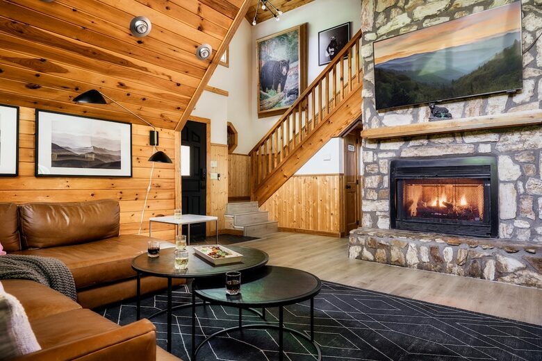 Nature-Inspired Escape in the Smokies - Gatlinburg, Tennessee