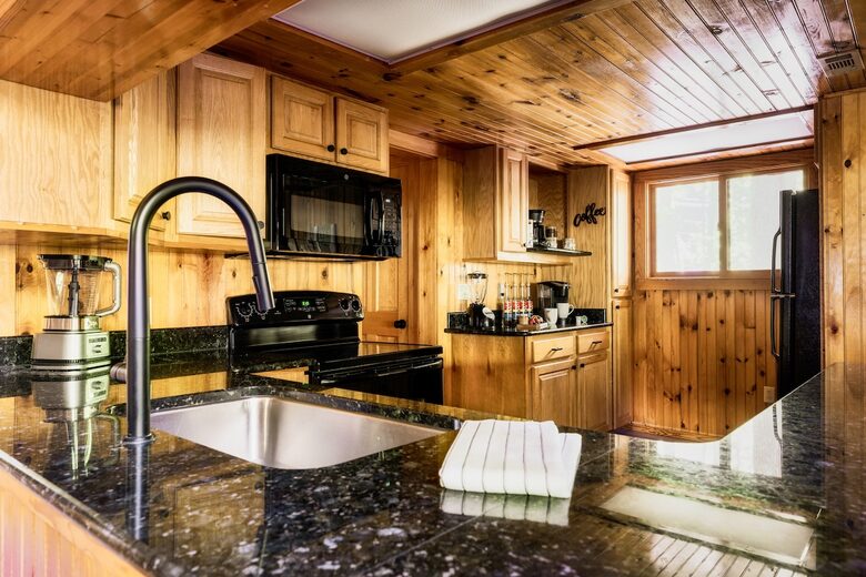 Nature-Inspired Escape in the Smokies - Gatlinburg, Tennessee