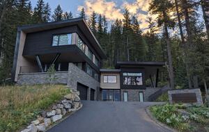 An Ultra-Luxe Basecamp for Four-Season Adventure - Revelstoke, Canada