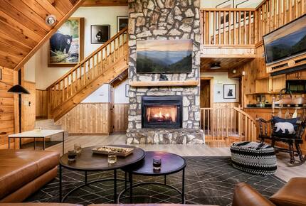 Nature-Inspired Escape in the Smokies - Gatlinburg, Tennessee