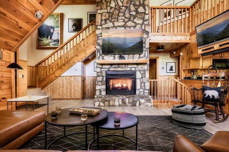 Nature-Inspired Escape in the Smokies - Gatlinburg, Tennessee