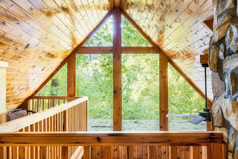 Nature-Inspired Escape in the Smokies - Gatlinburg, Tennessee