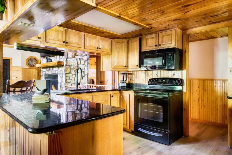 Nature-Inspired Escape in the Smokies - Gatlinburg, Tennessee