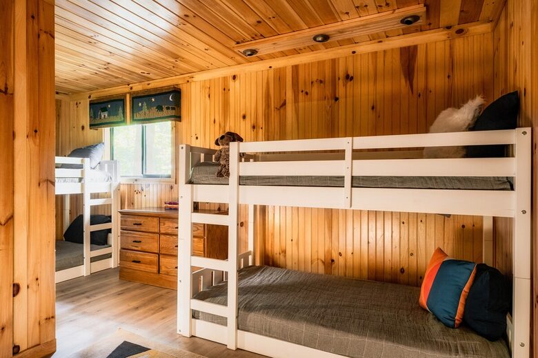 Nature-Inspired Escape in the Smokies - Gatlinburg, Tennessee