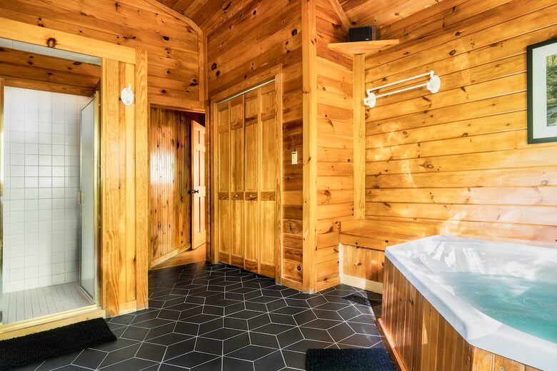 Nature-Inspired Escape in the Smokies - Gatlinburg, Tennessee