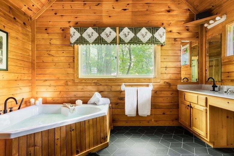 Nature-Inspired Escape in the Smokies - Gatlinburg, Tennessee