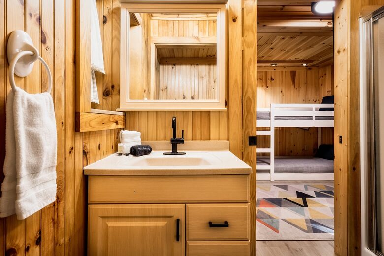 Nature-Inspired Escape in the Smokies - Gatlinburg, Tennessee