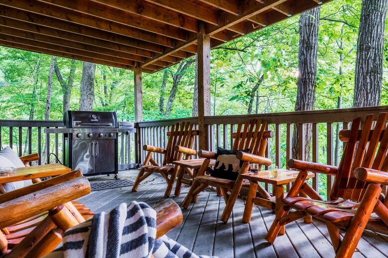 Nature-Inspired Escape in the Smokies - Gatlinburg, Tennessee
