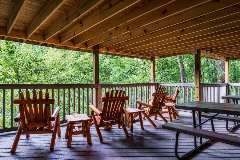 Nature-Inspired Escape in the Smokies - Gatlinburg, Tennessee